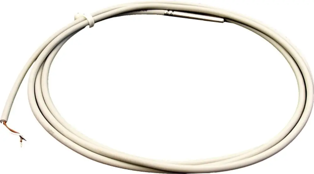 Weißes Kabel mit freiliegenden Drähten, typisch für Temperaturfühler in Heizsystemen, möglicherweise von Wolf für Kesseltemperatur in Anwendungen wie HVG-15.